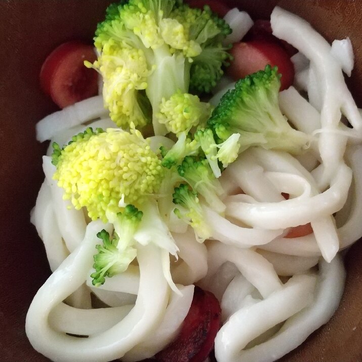 ブロッコリーとウインナーのサラダうどん